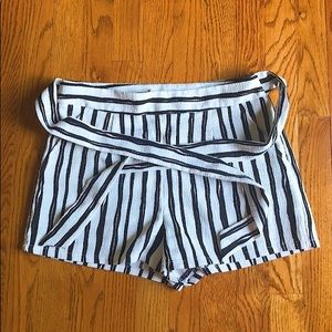 High waisted, striped shorts. Size M